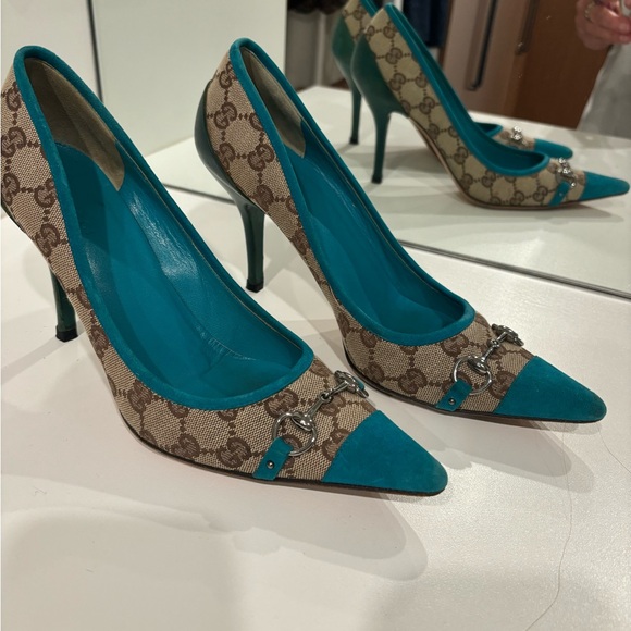 Vintage Gucci Turquise and Classic Pumps - Picture 5 of 6